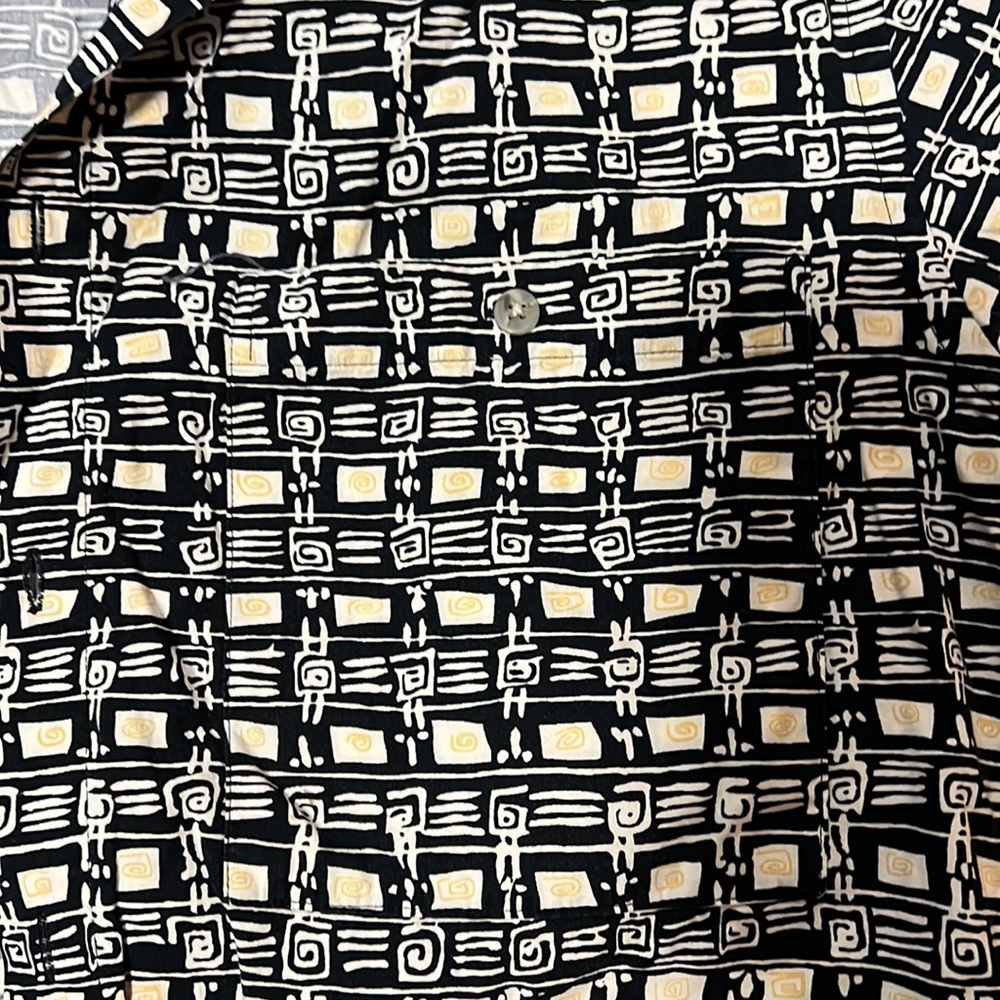 Button down - Picture 3 of 4